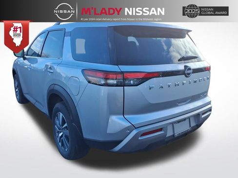 New 2025 Nissan Pathfinder SL image 5