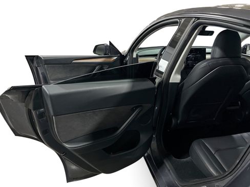 Certified 2023 Tesla Model Y Long Range AWD/4WD image 10