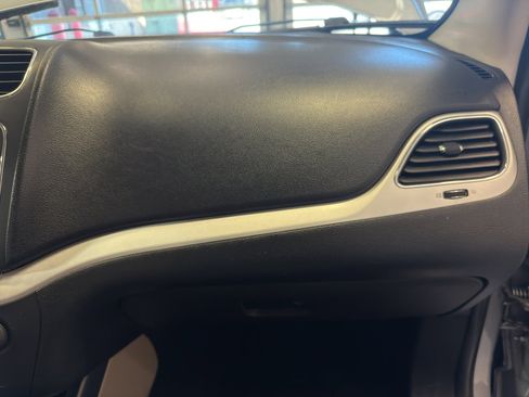 Used 2015 Dodge Journey SXT w/ Flexible Seating Group image 22