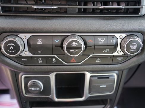 Used 2024 Jeep Gladiator Sport image 16