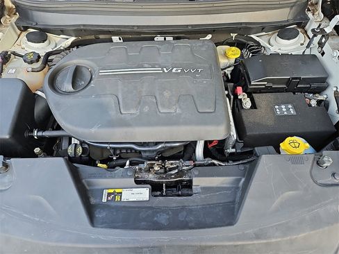 Used 2016 Jeep Cherokee Latitude w/ Safety/Convenience Group image 29