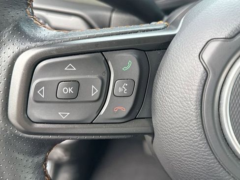 Used 2024 Jeep Gladiator Mojave w/ Technology Group image 10