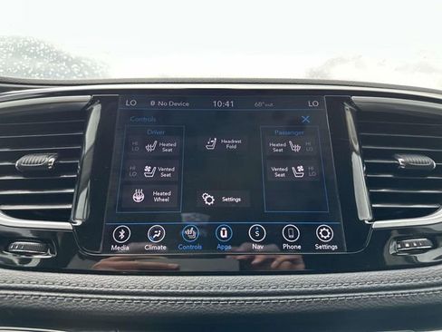 Used 2020 Chrysler Pacifica Limited image 48
