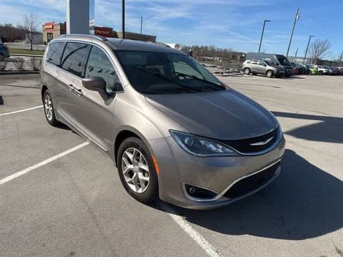 Used 2018 Chrysler Pacifica Touring-L Plus w/ Advanced Safetytec Group image 21