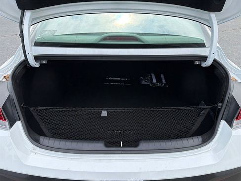 Certified 2025 Hyundai Elantra SEL image 19