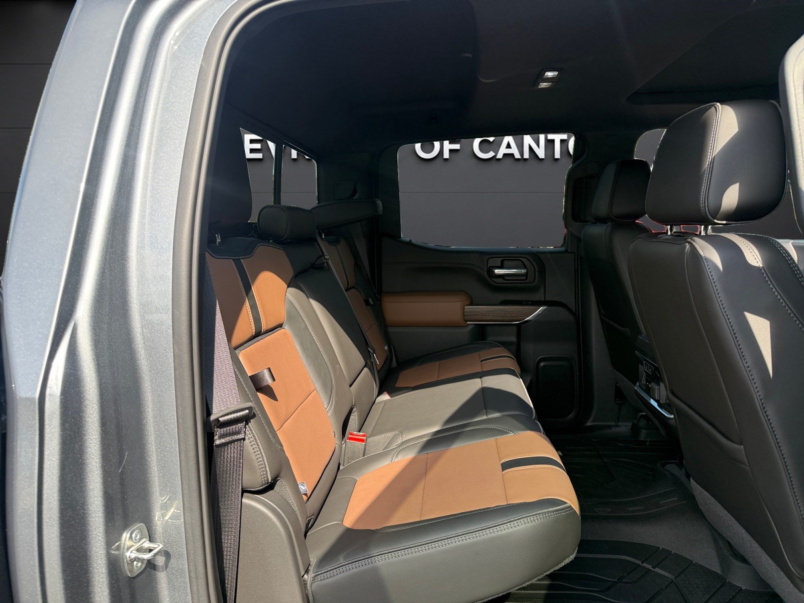 Used 2019 Chevrolet Silverado 1500 High Country w/ Technology Package AWD/4WD image 15