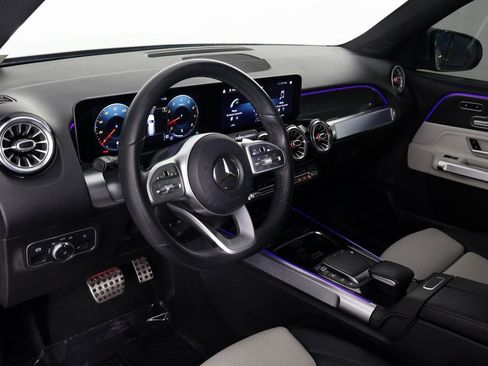 Used 2021 Mercedes-Benz GLB 250 w/ AMG Line image 7