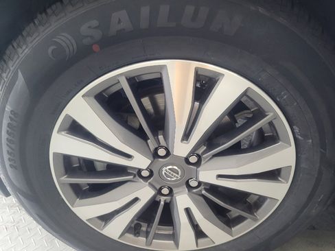 Used 2020 Nissan Pathfinder S AWD/4WD image 31