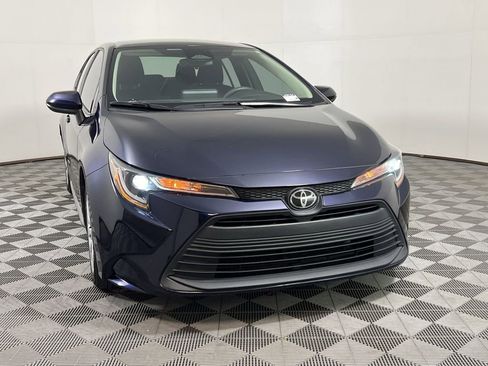Used 2023 Toyota Corolla LE image 3
