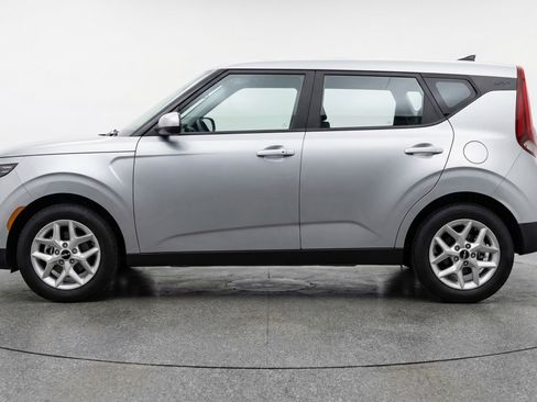 Used 2025 Kia Soul LX w/ LX Technology Package image 5