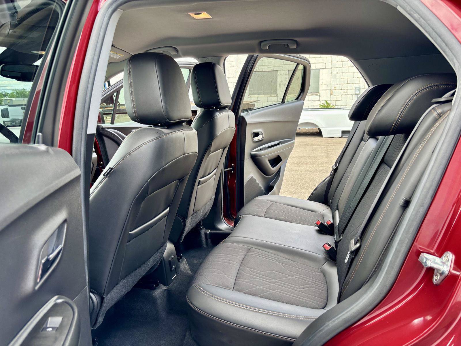 Used 2022 Chevrolet Trax LT w/ LT Convenience Package AWD/4WD image 24