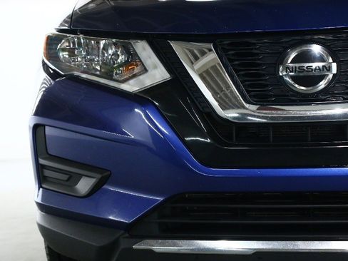 Used 2020 Nissan Rogue SV image 6