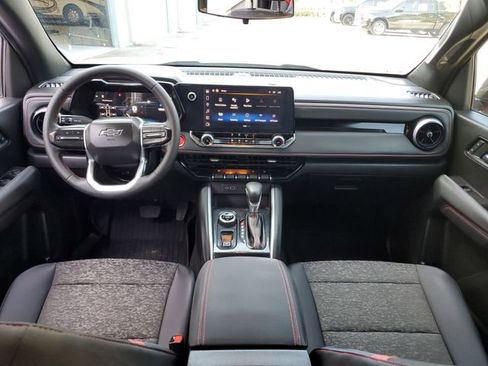 Used 2024 Chevrolet Colorado Z71 image 12