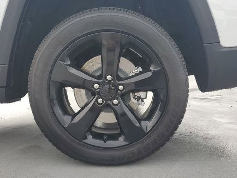 New 2025 Jeep Grand Cherokee L Altitude image 6