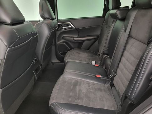 Used 2022 Mitsubishi Outlander SE FWD image 45
