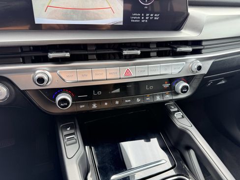 Used 2025 Kia Telluride S FWD image 19