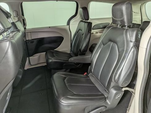 Used 2023 Chrysler Pacifica Touring-L FWD image 24