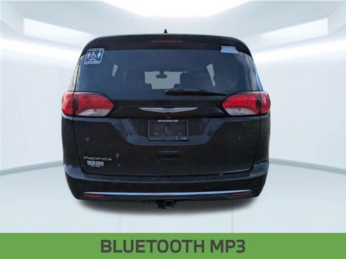 Used 2017 Chrysler Pacifica Touring-L image 2