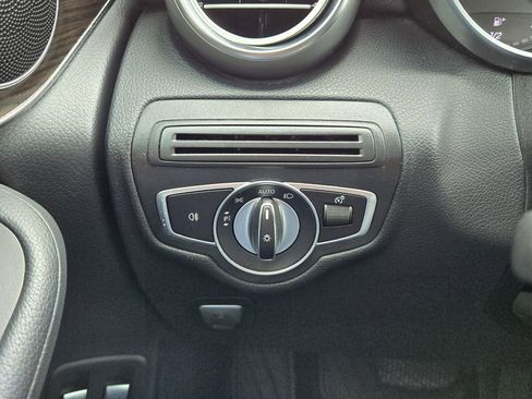 Used 2019 Mercedes-Benz GLC 350e 4MATIC image 23