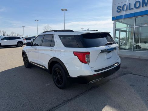Used 2022 Ford Explorer XLT w/ Equipment Group 202A image 4