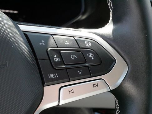 Certified 2022 Volkswagen Taos SE w/ Panoramic Sunroof Package AWD/4WD image 24