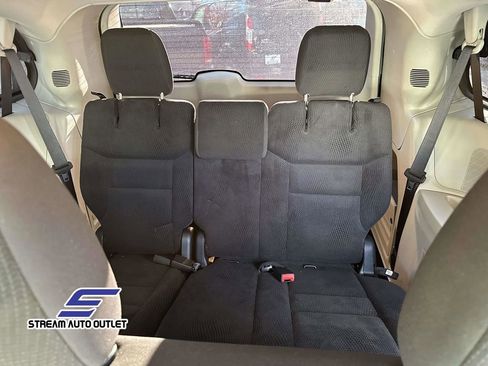 Used 2019 Dodge Grand Caravan SE w/ UConnect Hands-Free Group image 13