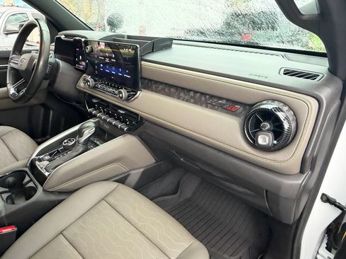 Certified 2024 Chevrolet Colorado ZR2 w/ ZR2 Convenience Package III AWD/4WD image 18