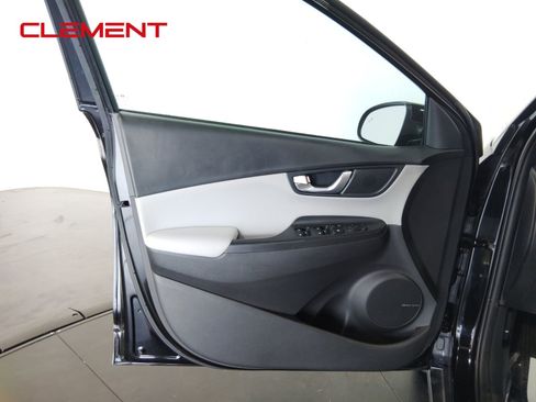 Used 2022 Hyundai Kona Limited image 29