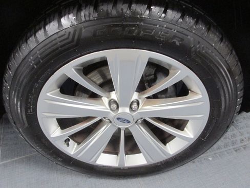 Used 2019 Ford Explorer Limited w/ Class III Trailer Tow Package image 15