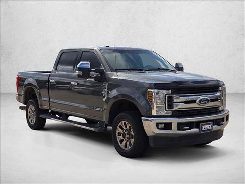 Used 2019 Ford F250 XLT w/ XLT Premium Package image 3