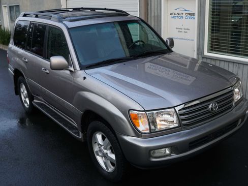 Used 2004 Toyota Land Cruiser image 24