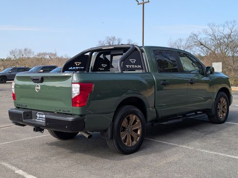Used 2024 Nissan Titan SV w/ SV Bronze Edition Package image 9