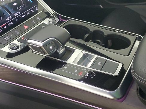 Used 2021 Audi Q8 Premium Plus image 22