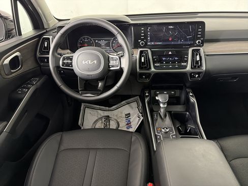 Certified 2022 Kia Sorento S w/ Panoramic Sunroof Package image 39