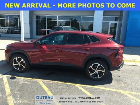 Used 2025 Chevrolet Trax RS w/ Driver Confidence Package FWD image 1