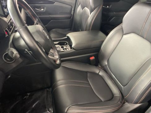 Used 2025 Honda Pilot TrailSport image 20