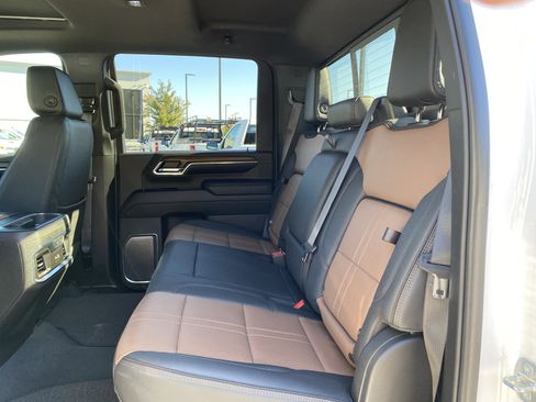 Used 2024 Chevrolet Silverado 2500 High Country w/ High Country Premium Package image 43