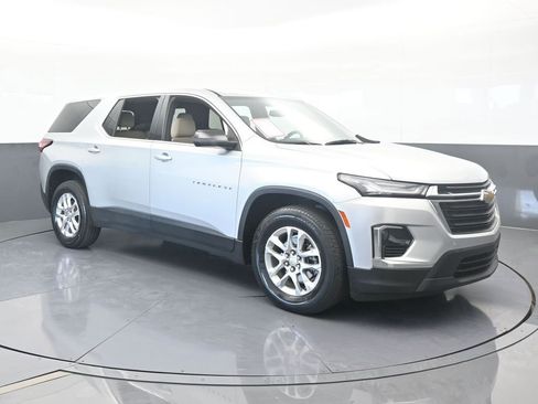 Used 2022 Chevrolet Traverse LS image 8
