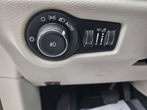 Used 2020 Chrysler Pacifica Touring w/ Cold Weather Group image 22