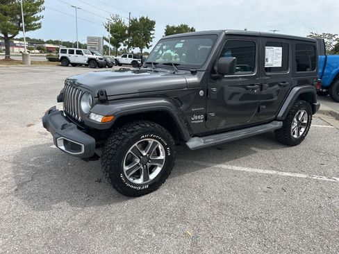 Used 2019 Jeep Wrangler Unlimited Sahara AWD/4WD image 13