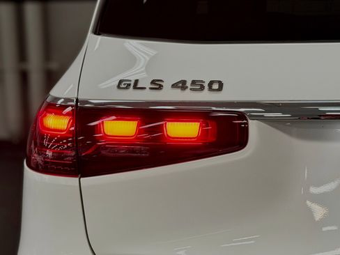 Used 2025 Mercedes-Benz GLS 450 4MATIC image 13