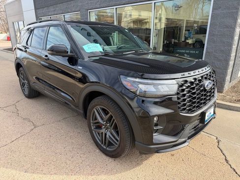 Used 2025 Ford Explorer ST-Line w/ ST-Line Street Pack image 1