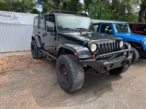 Used 2013 Jeep Wrangler Unlimited Sahara w/ Dual Top Group AWD/4WD image 4
