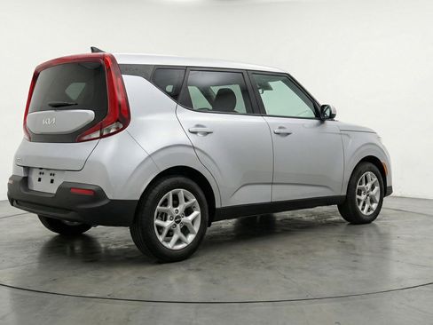 Used 2025 Kia Soul LX w/ LX Technology Package image 9