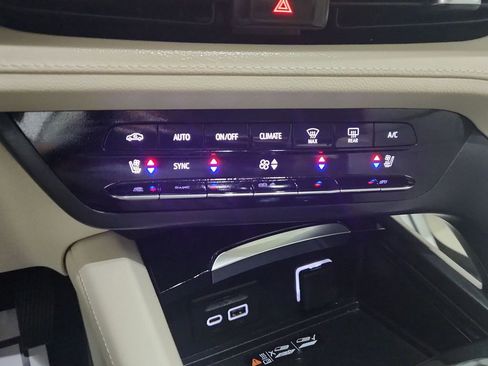 Used 2023 Buick Envision Avenir AWD/4WD image 23