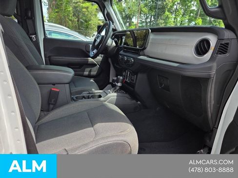 Used 2025 Jeep Wrangler Unlimited Sahara AWD/4WD image 15