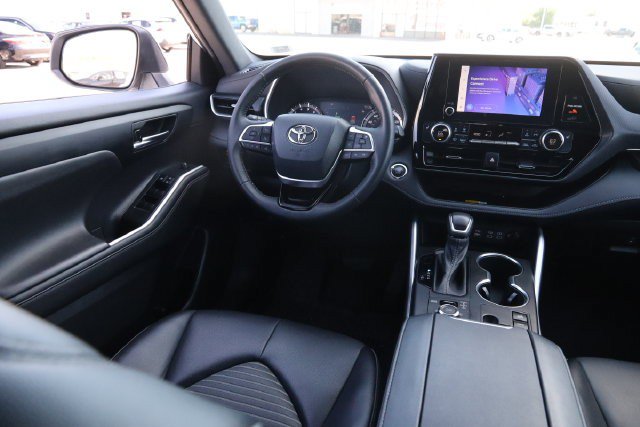 Used 2023 Toyota Highlander XSE AWD/4WD image 27