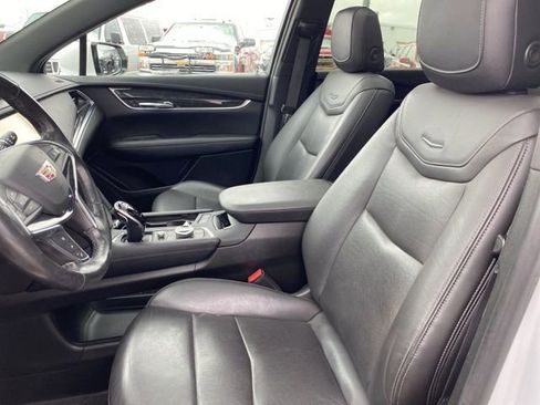 Used 2021 Cadillac XT5 Premium Luxury image 16
