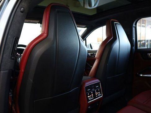 Used 2021 Porsche Cayenne Turbo w/ Premium Package Plus AWD/4WD image 21