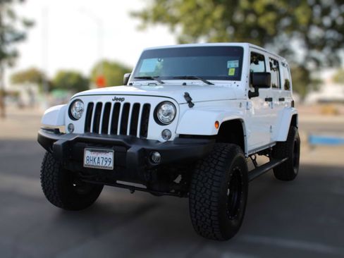 Used 2017 Jeep Wrangler Unlimited Sahara image 2